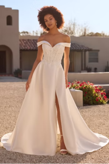 Off-the-Shoulder Elegance: The Allure of Off-the-Shoulder Wedding Gowns